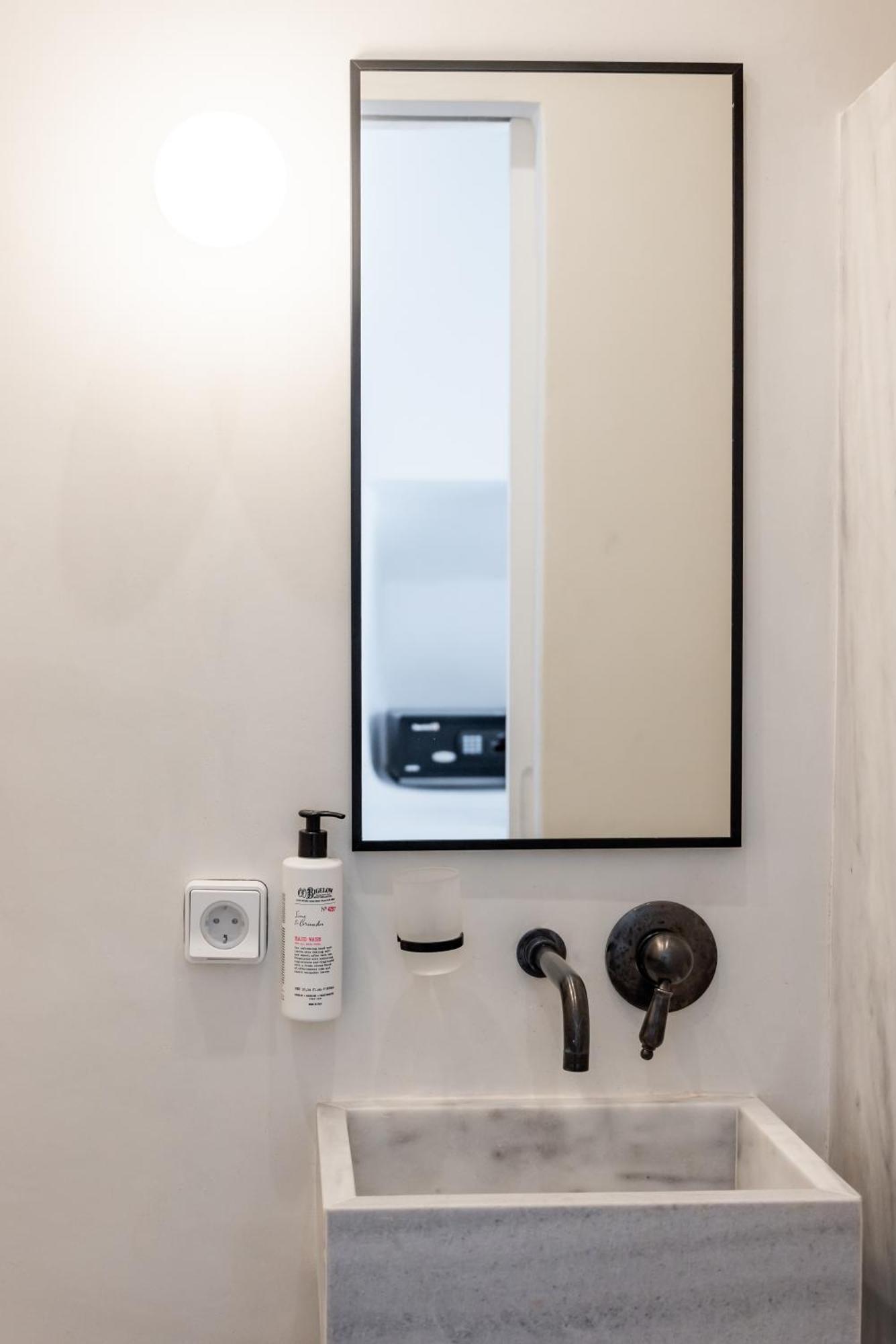 Aniko Suites White Alley Mykonos Town Экстерьер фото
